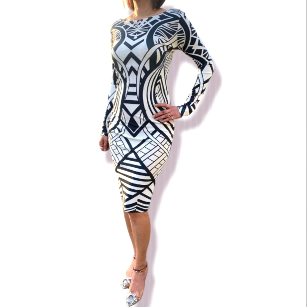 Bodycon dress. Stretchable material. S